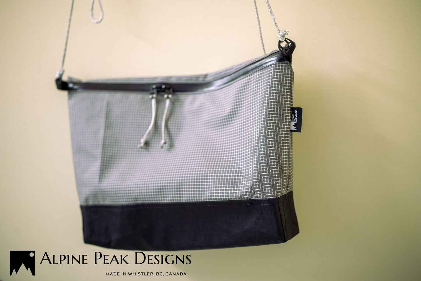 Large Sacoche / Crossbody bag with 210D Venom™ Gridstop ECO, Charcoal Grey